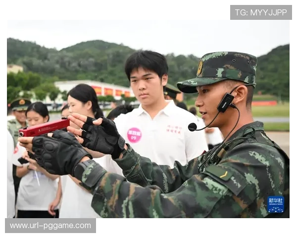 乌兰浩特激光射击公开赛现场，青少年选手专注比拼